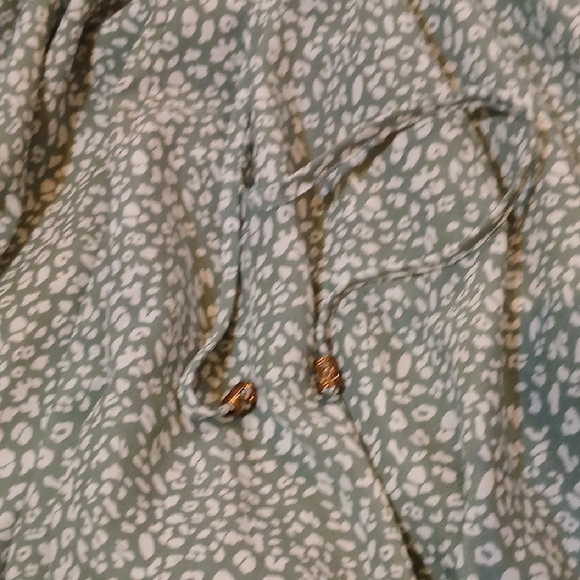 Princess Polly Sage Floral Blouse - Picture 4 of 14